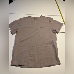 Figs light tan women’s medium scrub top chest pocket nurse healthcare